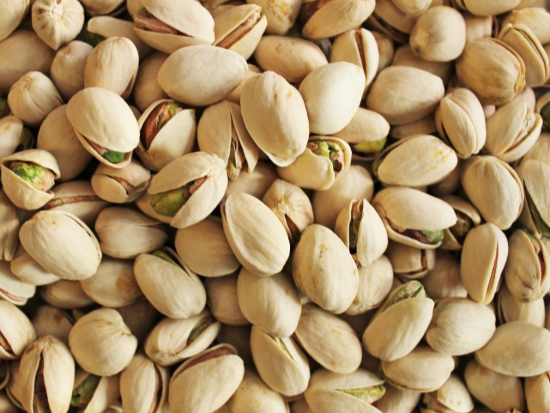 Pistacchi con guscio.