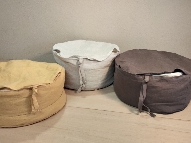 Cuscino naturale seduta per meditazione, puro cotone e lino con materiali del territorio