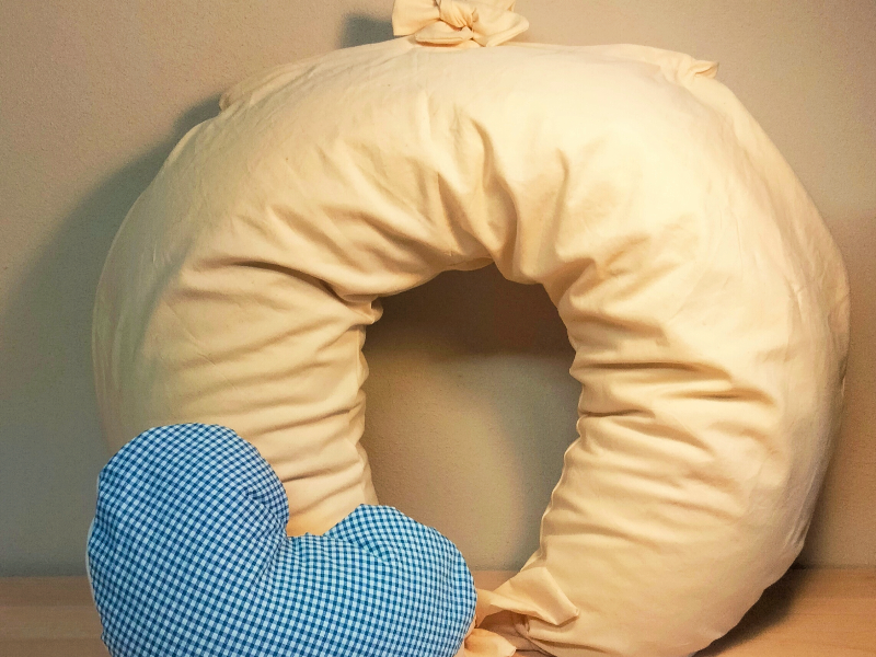 Cuscino per allattamento in pula di farro Bio, sfoderabile .